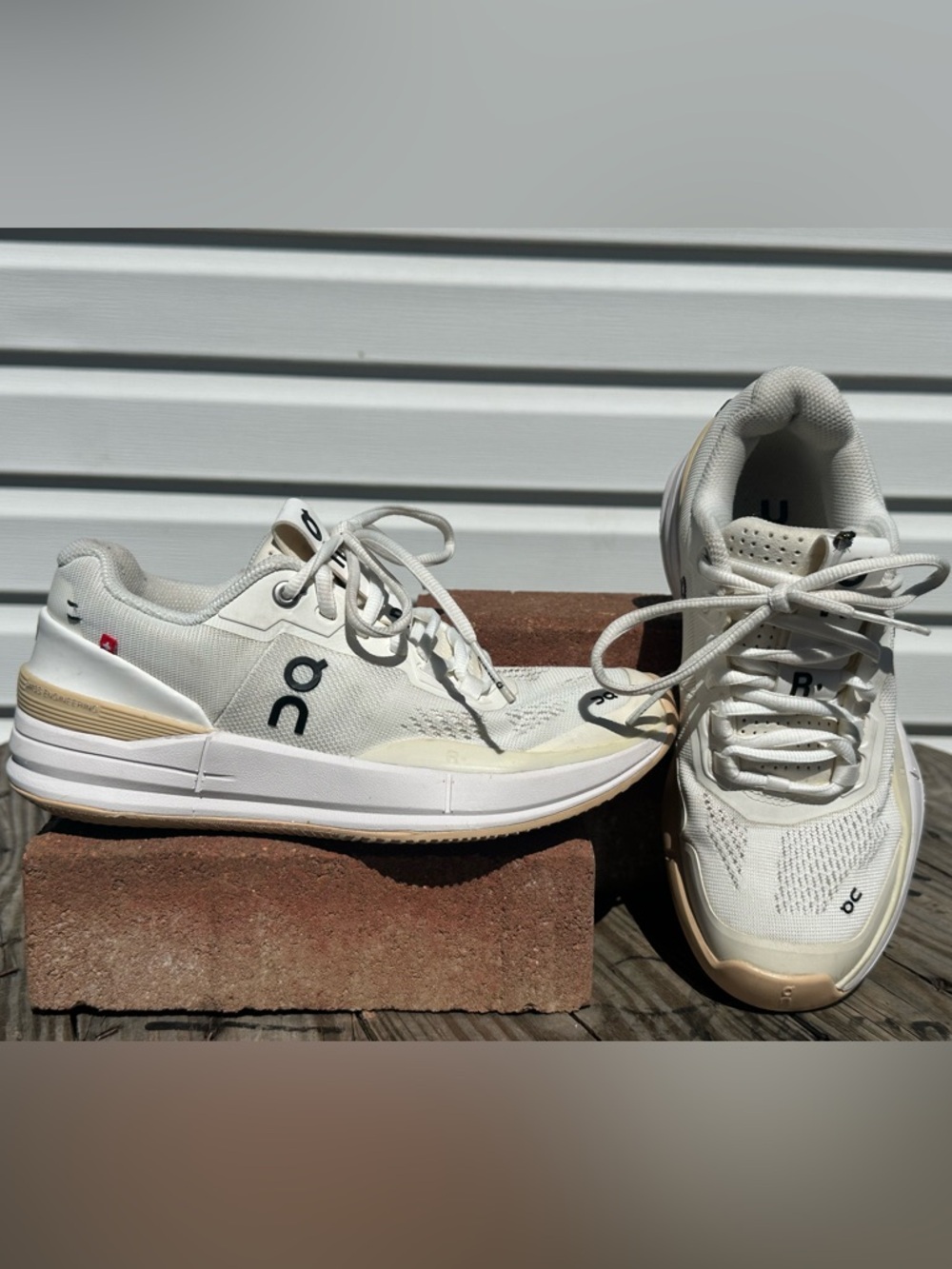 On Cloud Women’s Running White and Beige Trainer Sneakers